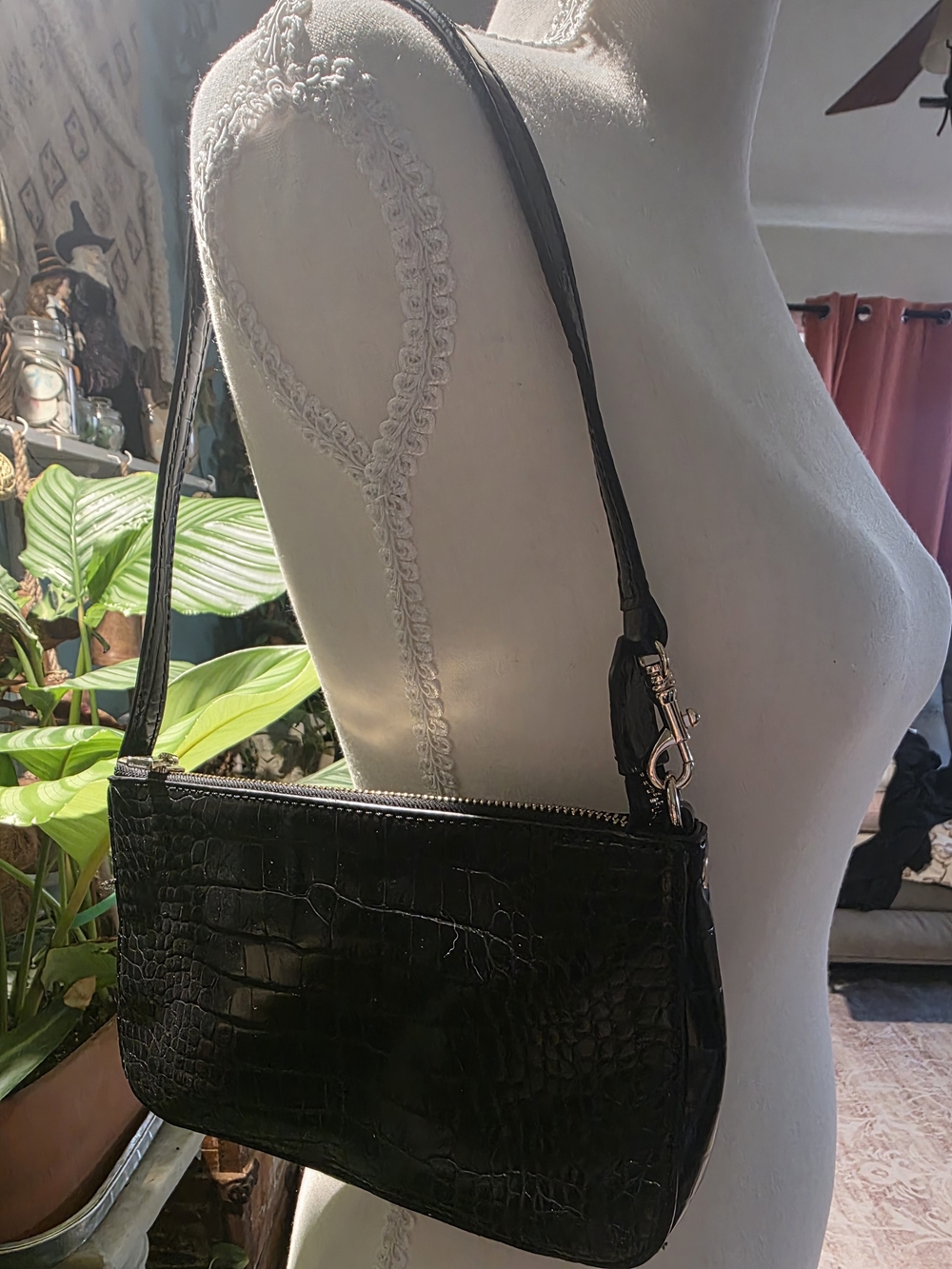 Classic Black Croc-Embossed Shoulder Bag - Unbranded